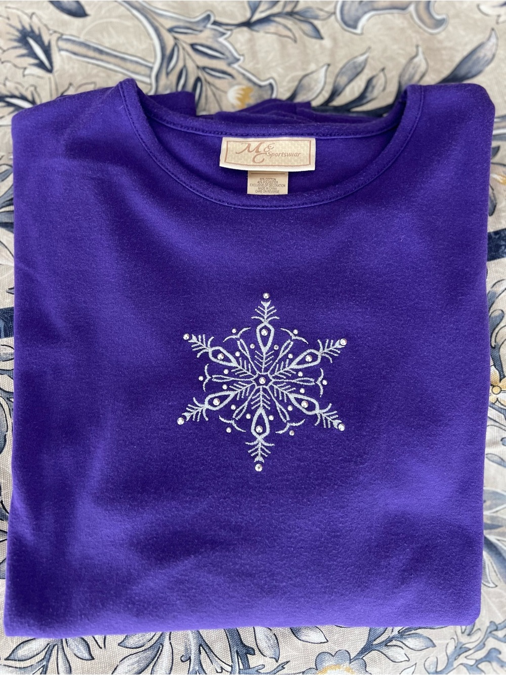 M&C Sportswear Purple Snowflake Crewneck tee shirt